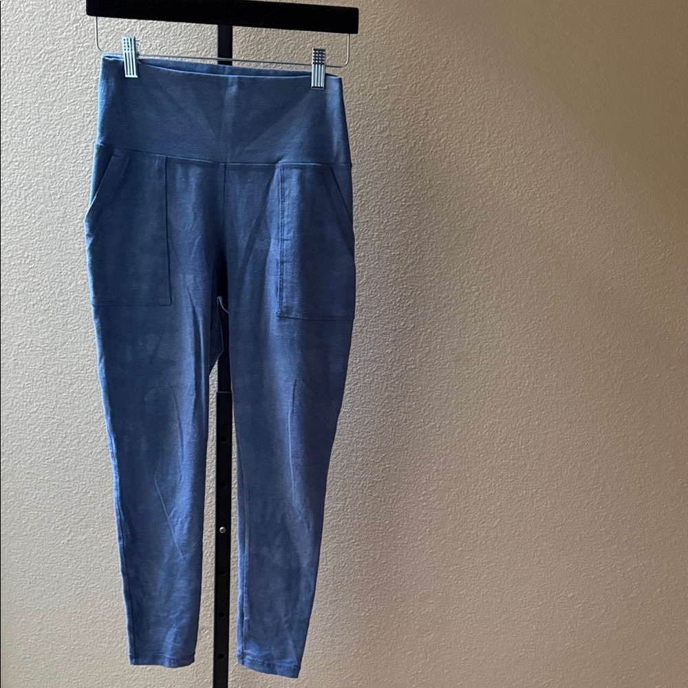 Aerie Chill Play Move  High-Waisted Leggings Blue Camo Women’s Size M Short